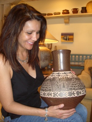 jody_naranjo_and_pottery_jar_1_400