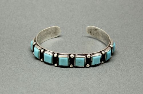 Hubbell Glass Bracelet with 8 Pieces