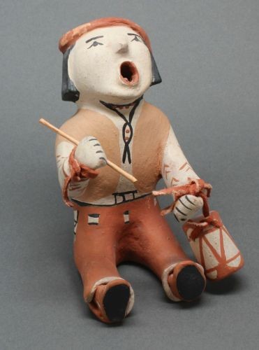 Ada Suina Pottery Singer