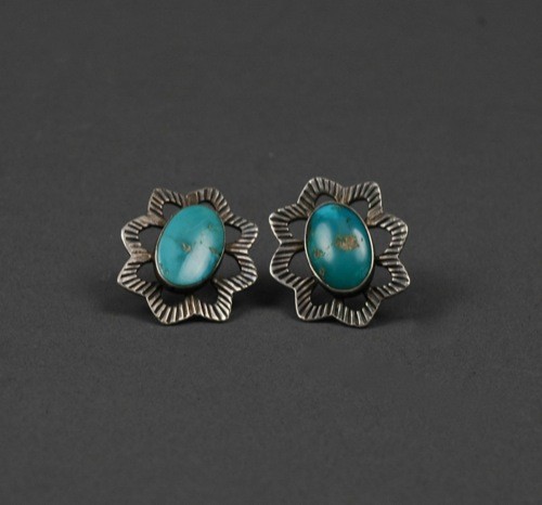 Old Blue Gem Earrings In Flower Shape