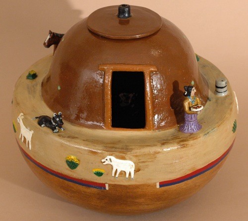 Elizabeth Manygoats Large Hogan Pottery Jar